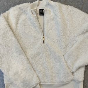 EUC Gap Ivory Sherpa Quarter Zip